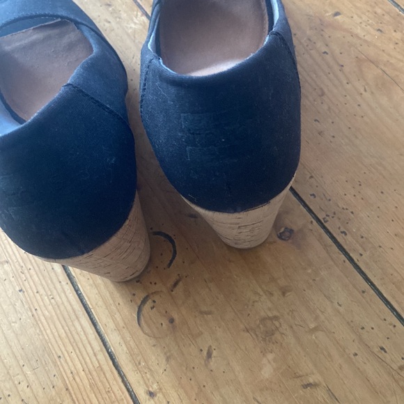 New Tom’s black wedges - Picture 2 of 5